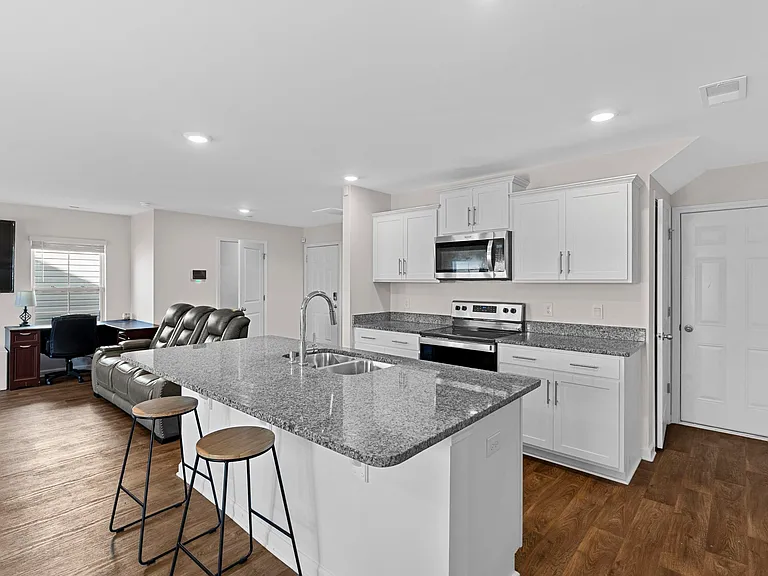 2097 Elmridge Rd — Photo 3