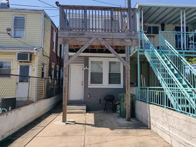 103 S Highland Ave — Photo 30