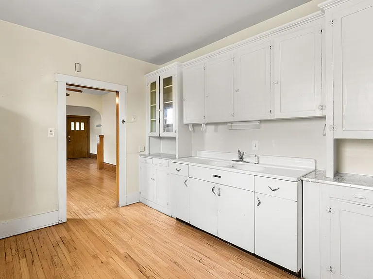 264 S Lafayette St — Photo 9