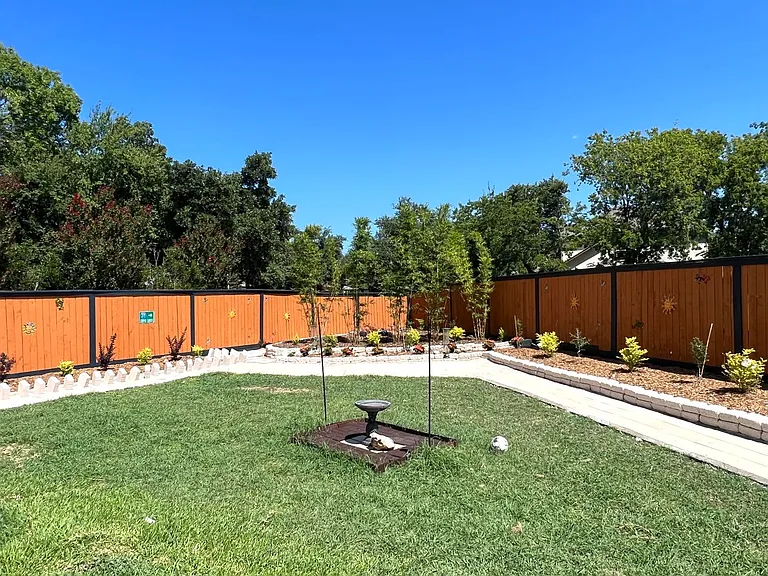 2106 Huxley Ln — Photo 31