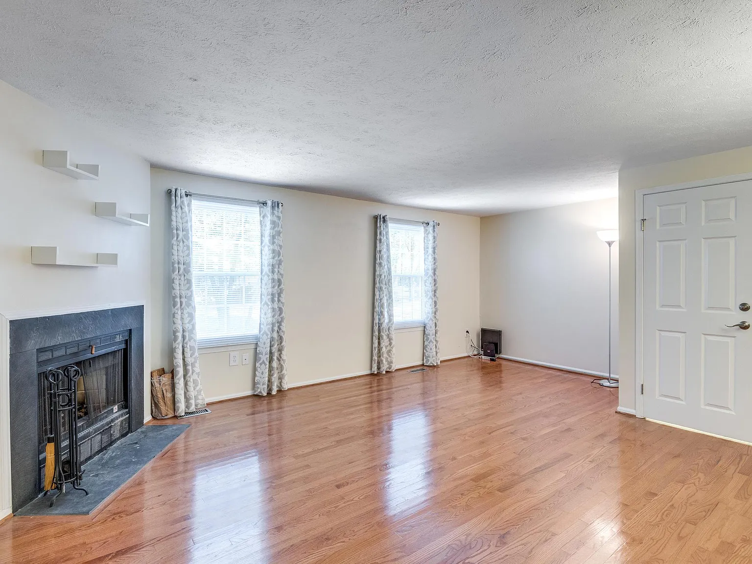 2 bed, 2.5 bath, 1550 sqft, $2,600 — Photo 4