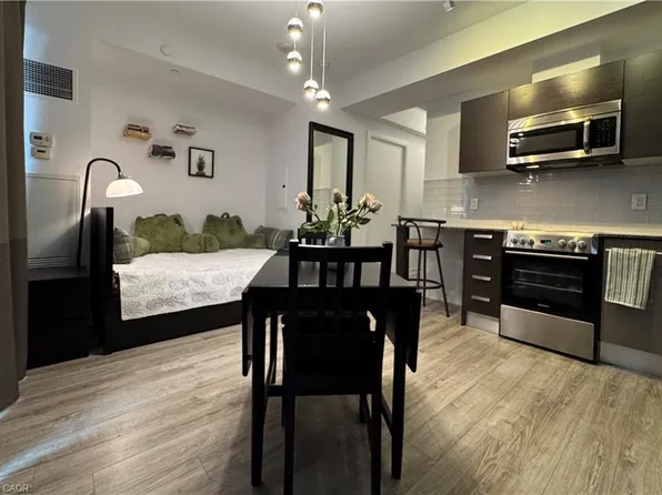 42 Charles St E #2206, Toronto, ON M4Y 0B7