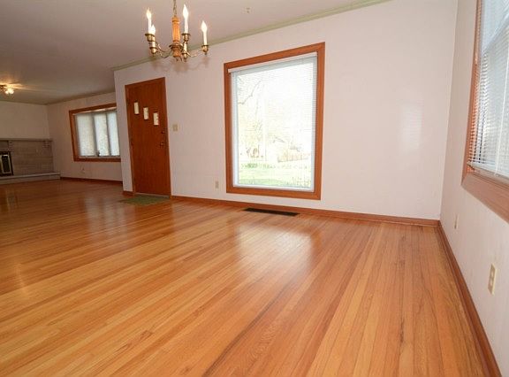 4th image of 1100 Thompson Ave