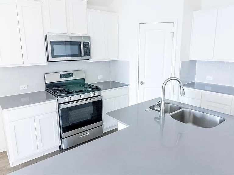 1209 Nokota Bnd — Photo 3