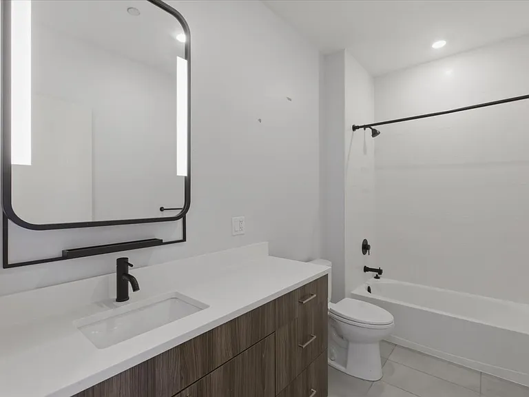 948 W Sunnyside Ave #201 — Photo 10