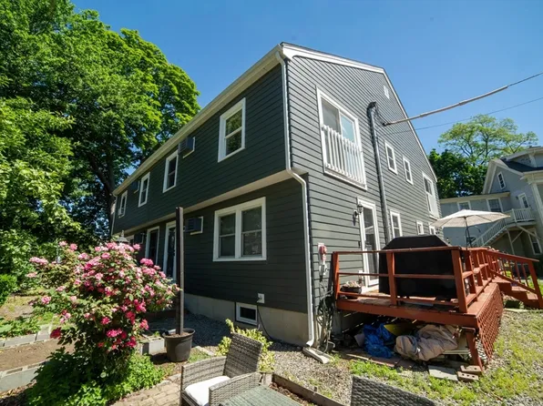 394 Essex St APT 3, Salem, MA 01970