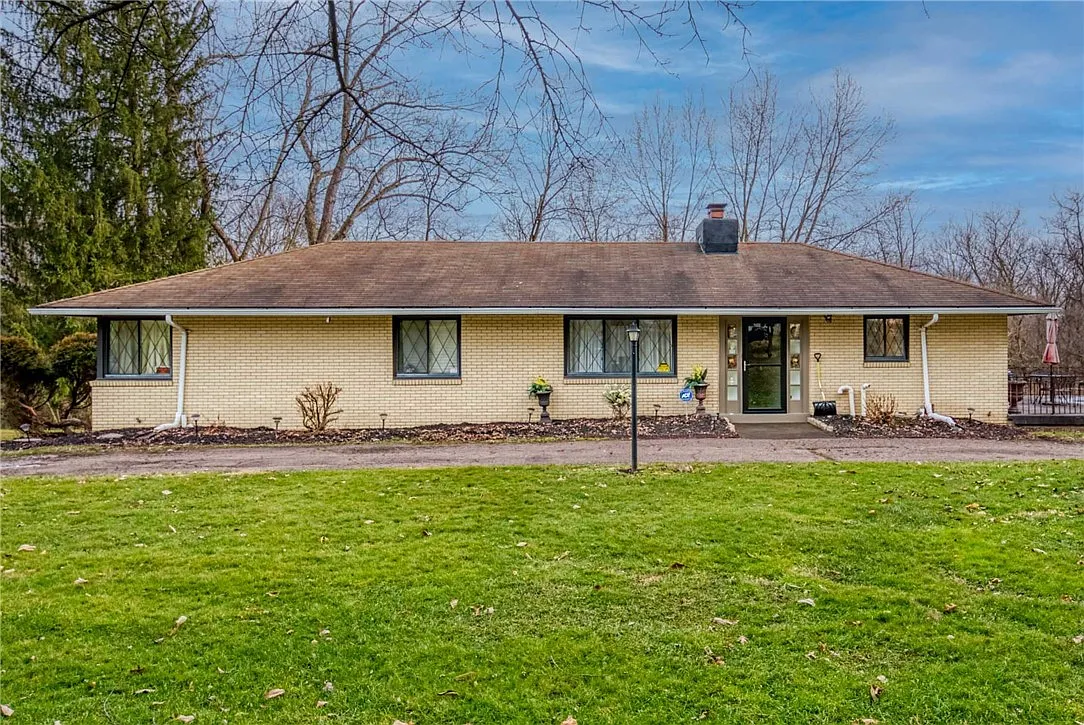 2848 McCully Rd photo 1