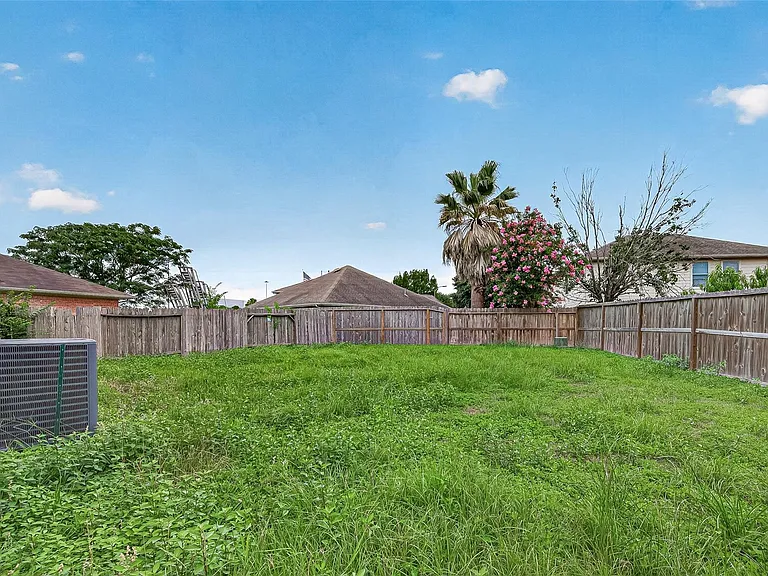 19451 Nasworthy Dr — Photo 48
