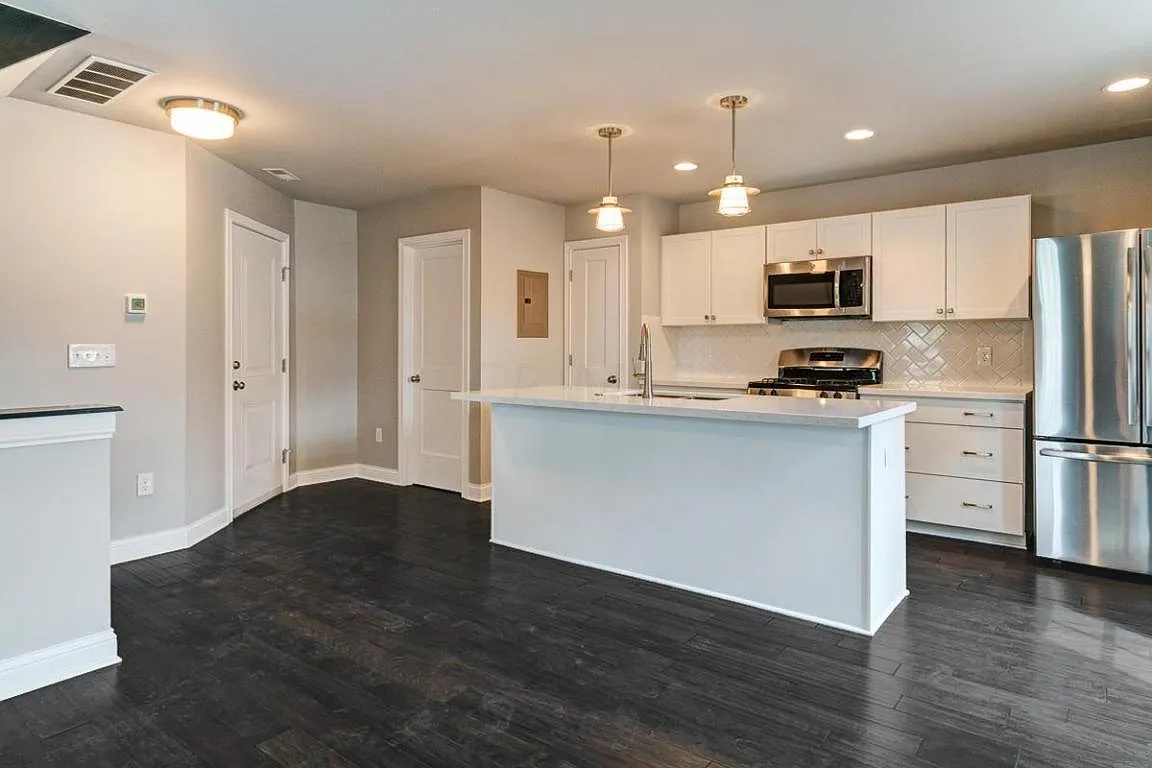 Building Photo - 48 Aston Row Ln #B