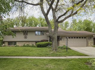 7060 Horizon Dr, Greendale, WI 53129