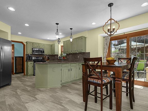 2nd image of 12666 Oakmere Dr