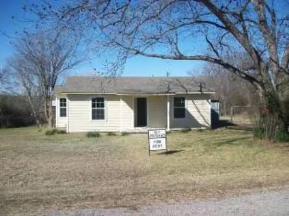 108 Live Oak St, Azle, TX 76020