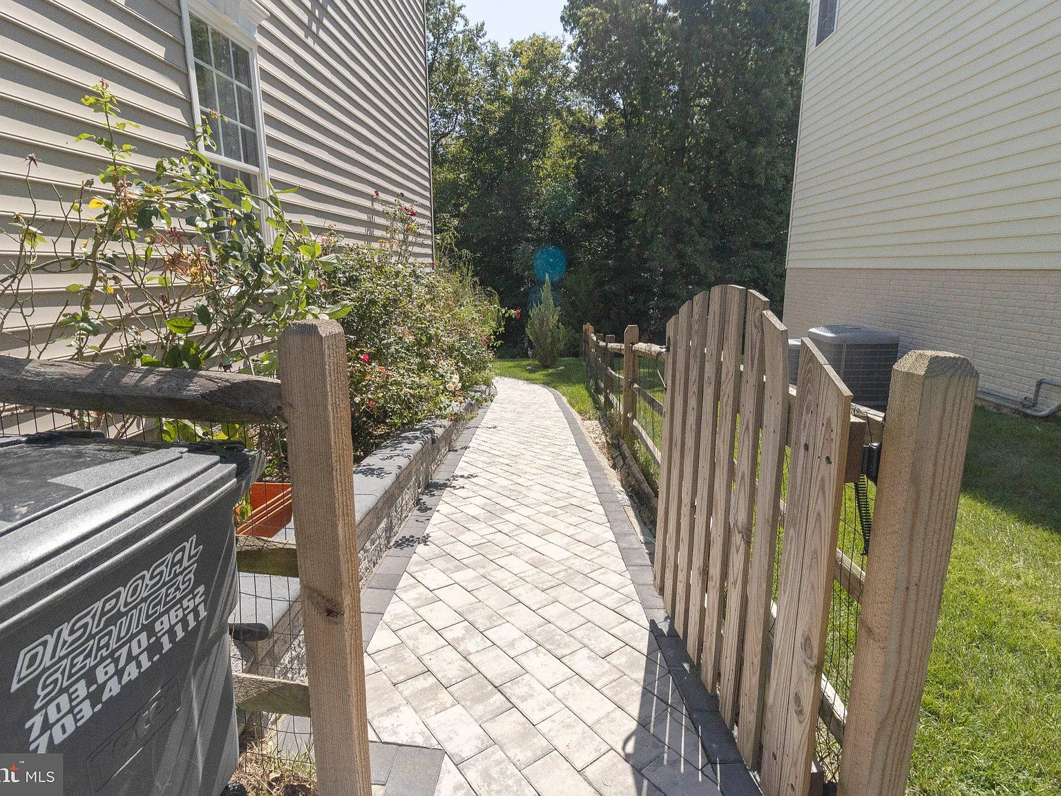 2 bed, 1.0 bath, 5451 sqft, $2,000 — Photo 1