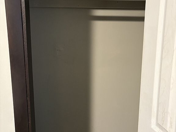 5th image of 136 Parkdale Ave #1