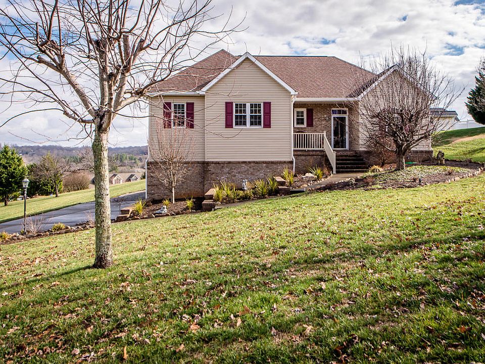 1st image of 135 Hillvale Ln