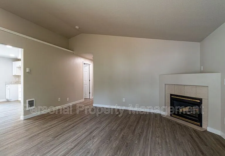 19019 SE 12th Way — Photo 3