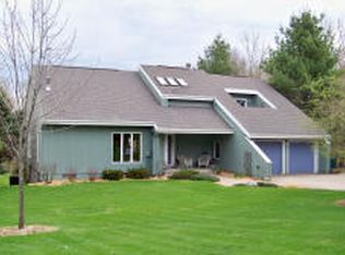 2461 Reggy Ridge Rd, Muscatine, IA 52761