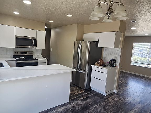 5th image of 2318 E Claybourne Ave