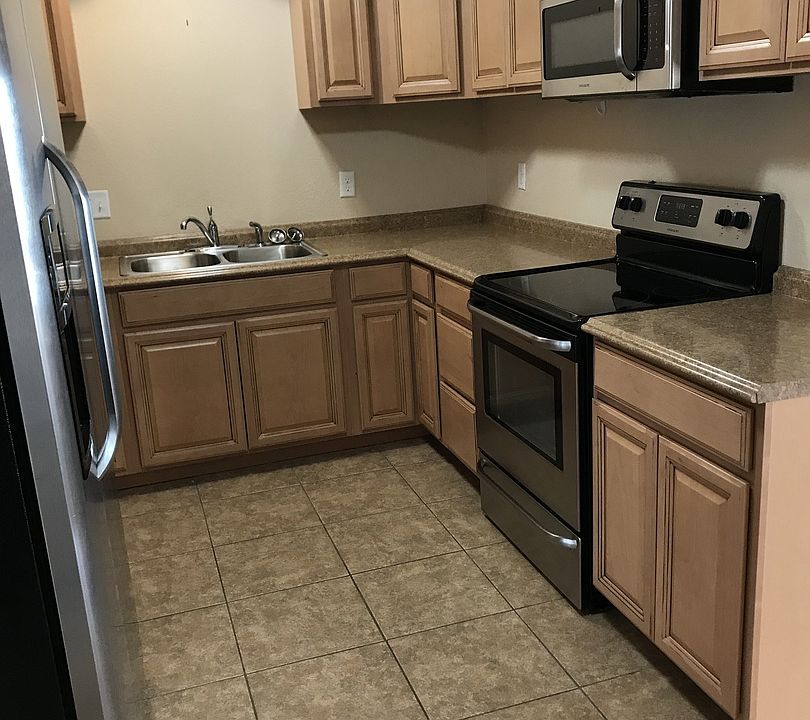 1st image of 209 2nd St SE APT 2C