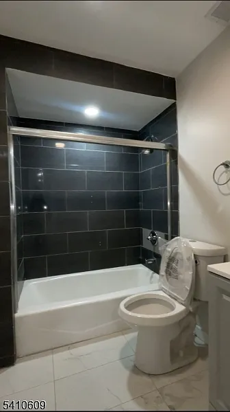 2 bed, 1.0 bath, $1,800 — Photo 2