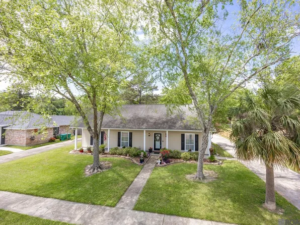 919 Maywood Dr, Denham Springs, LA 70726