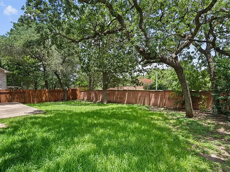 9013 Sautelle Ln — Photo 35