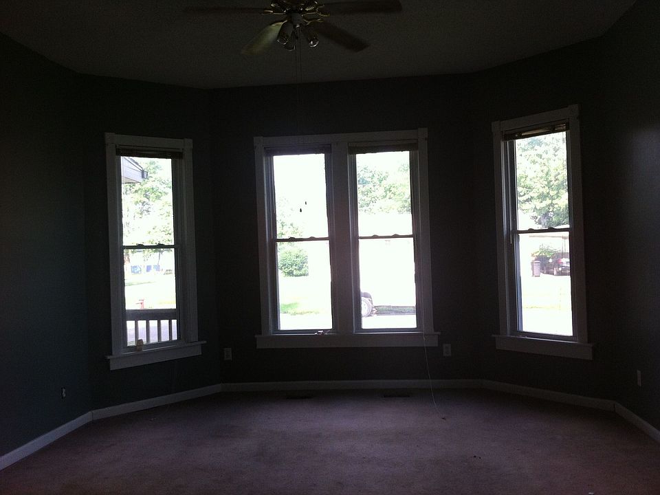 lots of sunshine in this spacious living room