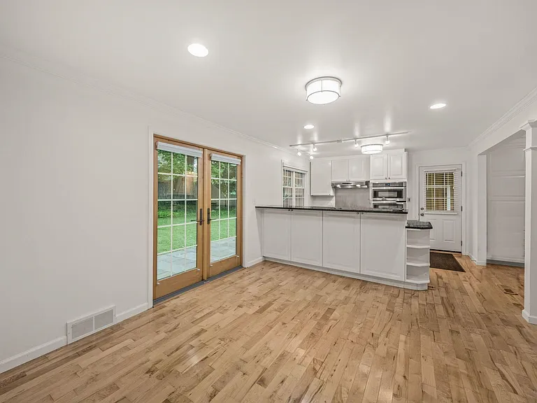 27180 Wellington Rd — Photo 10