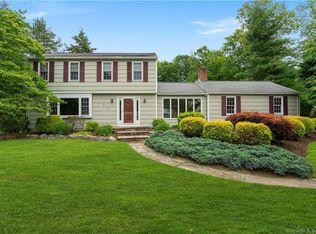 34 Squire Ln, Hamden, CT 06518