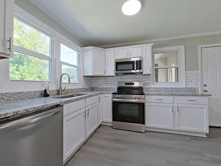 215 Fairview St — Photo 14
