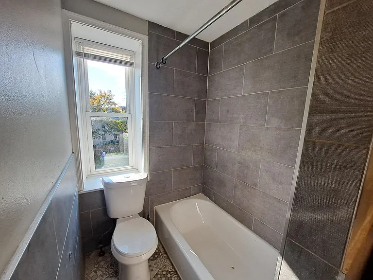 1100 Green St — Photo 17