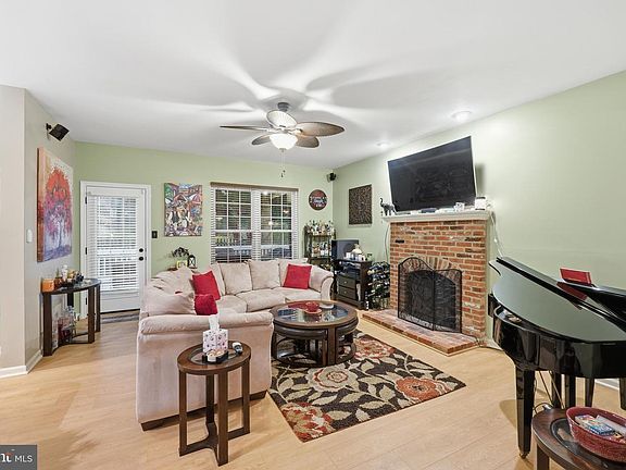 5th image of 9409 Bridgewater Ct W