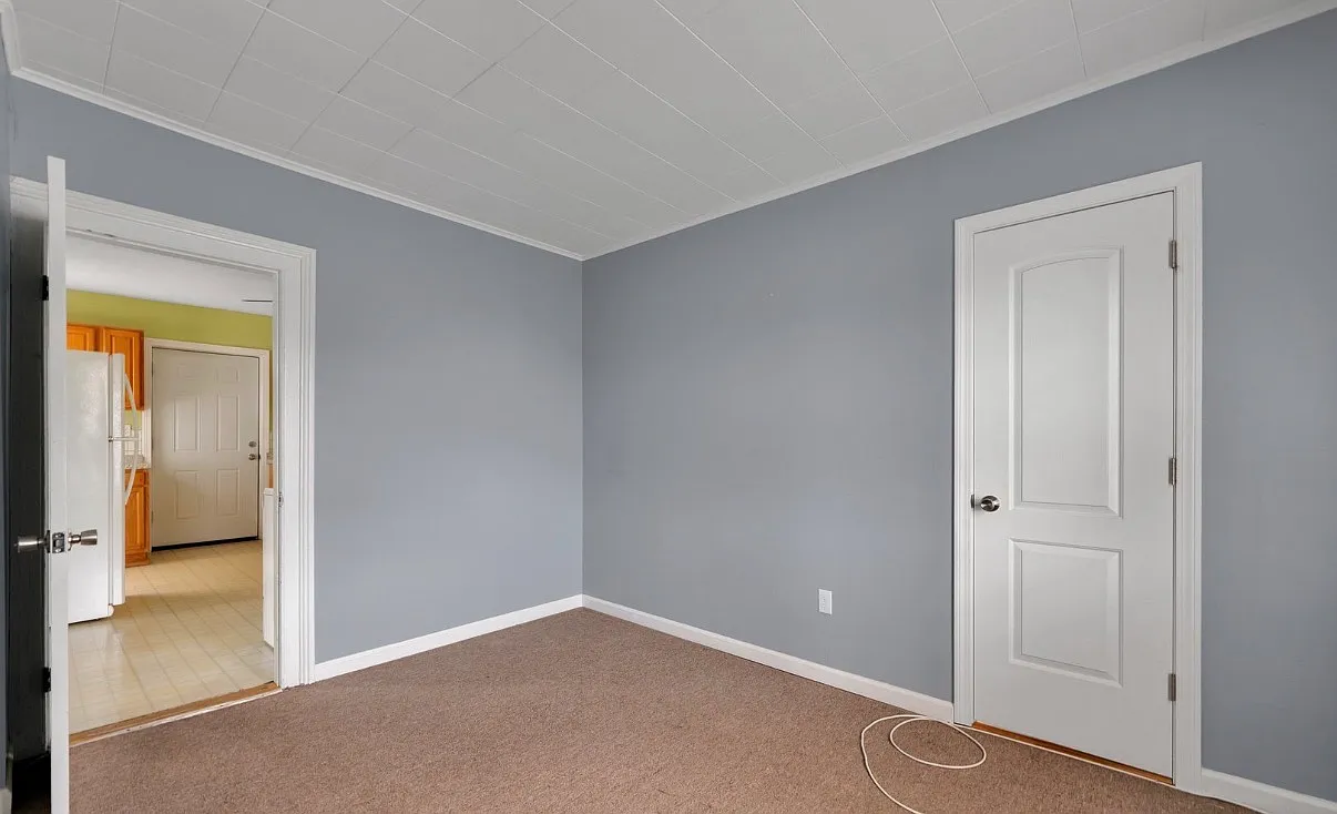 3 bed, 956 sqft, $2,100 — Photo 4