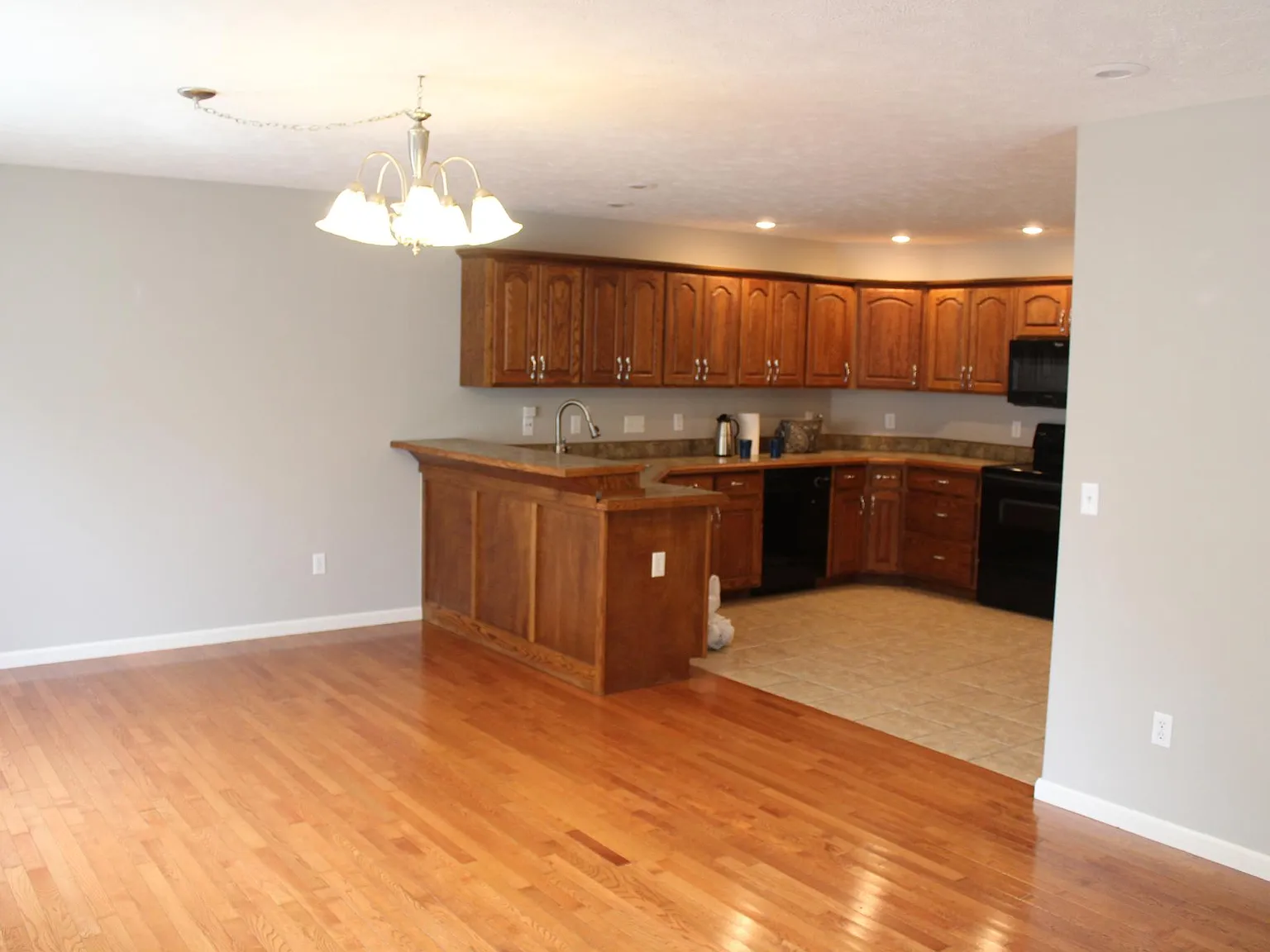 602 E Thornhill Dr — Photo 4
