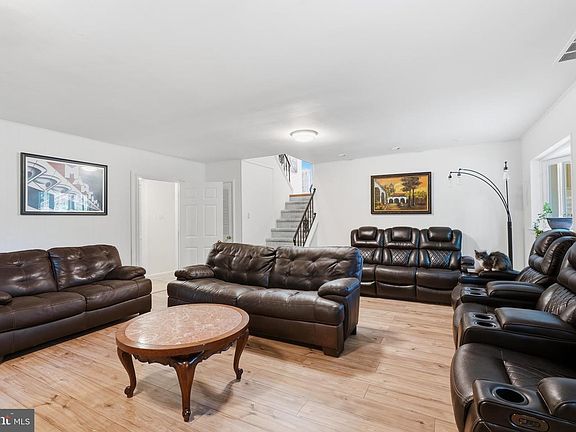 5th image of 1132 Lindsay Ln