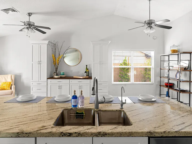 4019 E Taro Ln — Photo 6