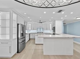 2613 Lakeview Dr, Naples, FL 34112