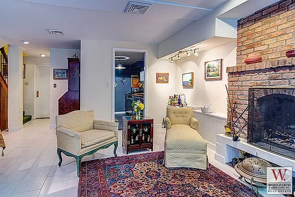 Rented by Wohlfarth & Associates Inc | media 3