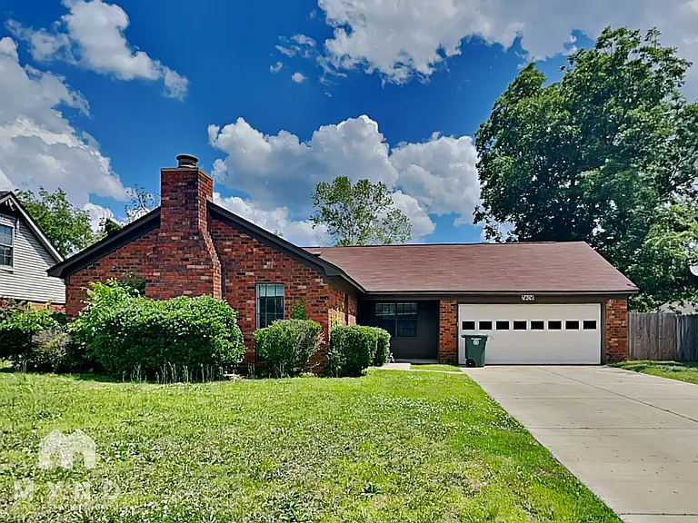 7406 Doncaster Ln — Photo 1