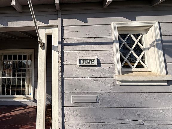 3rd image of 1072 E Sycamore Avenue E