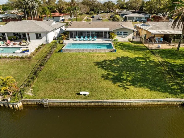 632 Shore Dr, Largo, FL 33771