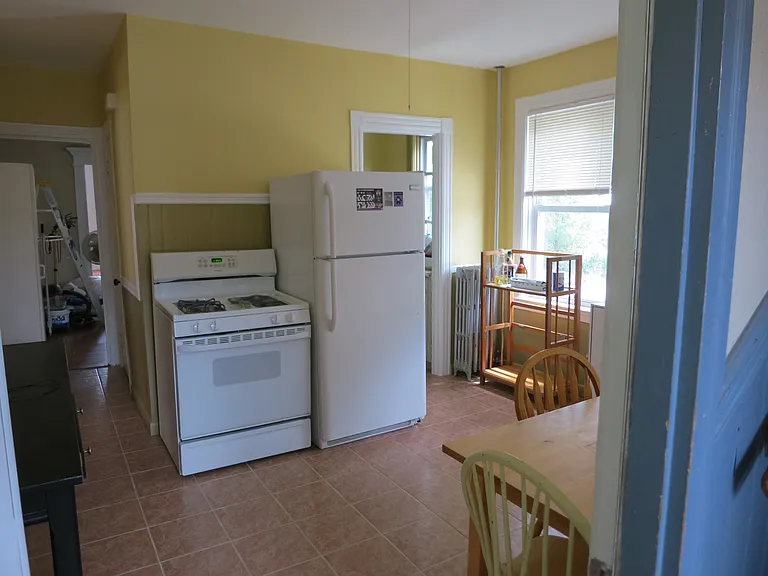 129 4th St #3 — Photo 3