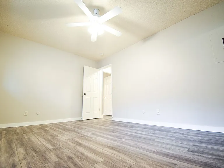 Vista Hills Apartments — Photo 14