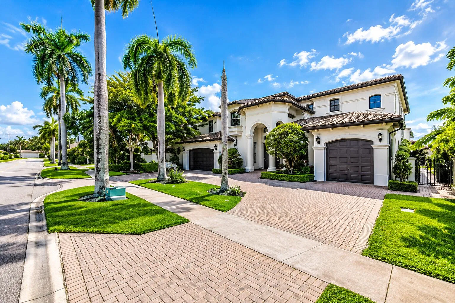 5 bed, 5.5 bath, 4059 sqft, $45,000 — Photo 4