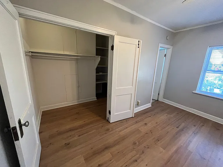 Lower East Side Milwaukee Studio and One bed Apartments- Flexible Lease Terms — Photo 18