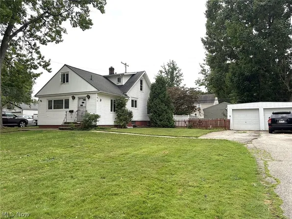 20661 Belvidere Ave, Fairview Park, OH 44126