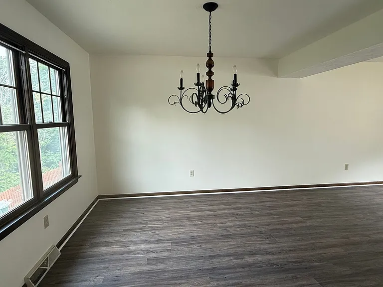 153 Spruce Valley Dr — Photo 4