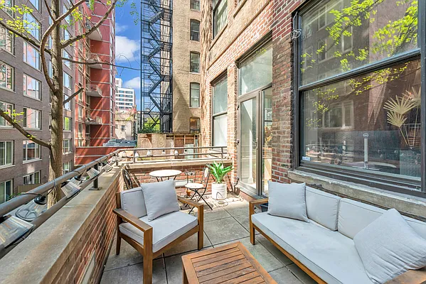 Rented by Compass | media 25