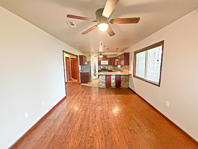 817 Zachry Dr — Photo 4