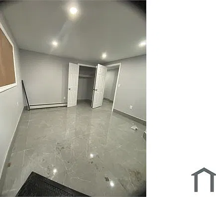 3 bed, 800 sqft, $3,811 — Photo 2